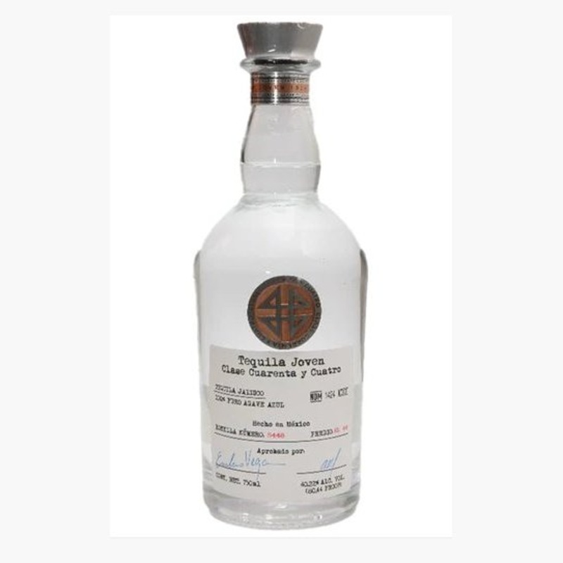 Clase Cuarenta y Cuatro Joven Tequila (750ml)