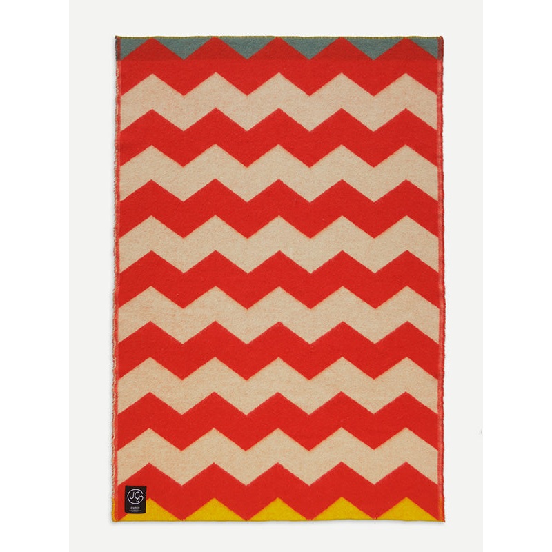 ZIGZAG BLANKET IN RED ZIGZAG BLANKET IN RED