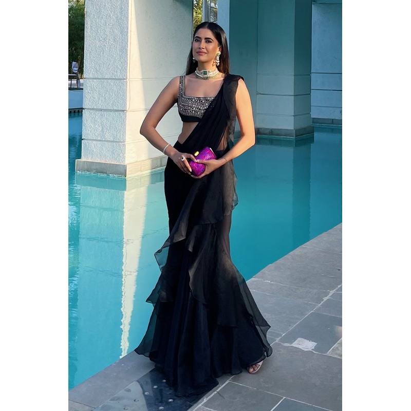 Alisha Pekha in Asira Black