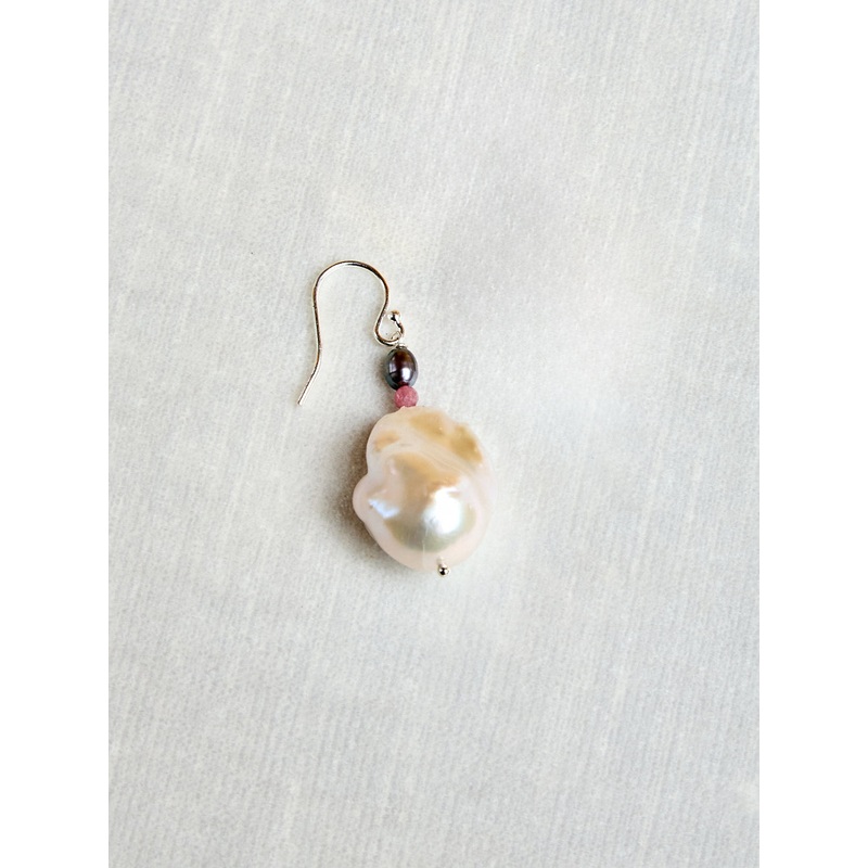 Single Host Earring with Baroque Pearls and Gems White