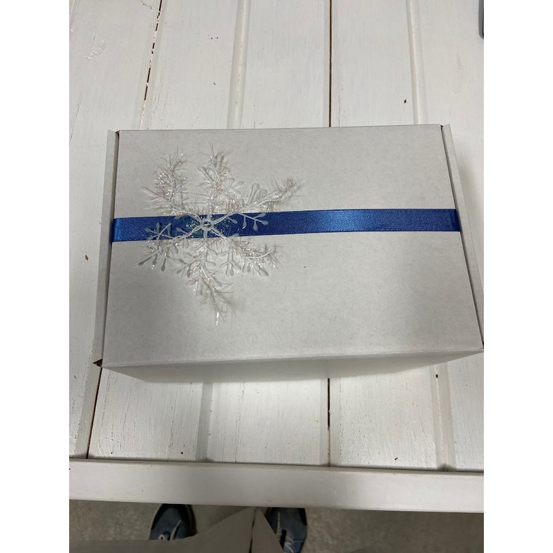 Small Gift Box w/crinkle