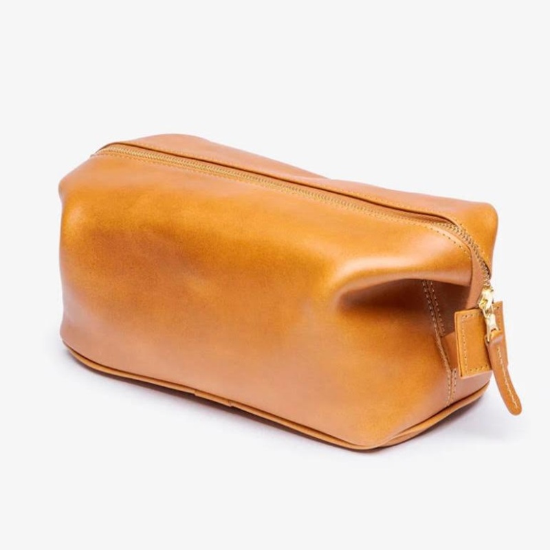 Beorma's Leighton Wet Pack | Dopp Kit Made in UK | Superior Quality | English Bridle Hide | 20"