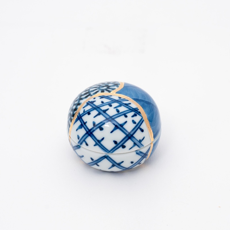 Arita Ware Kintsugi-Inspired Blue & White Round Porcelain Dish