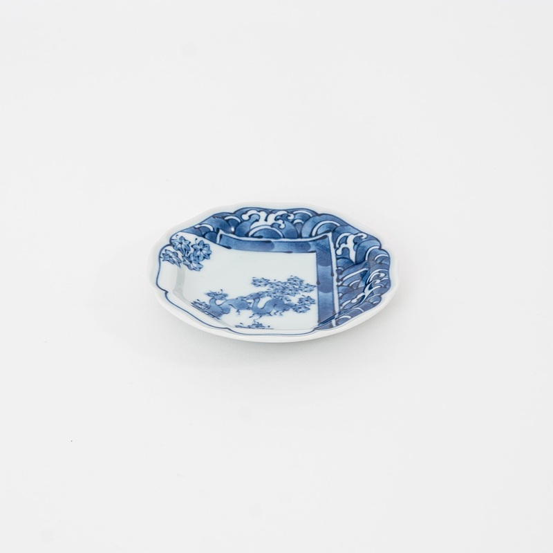 Scalloped Mamezara Small Plate Hasami Ware