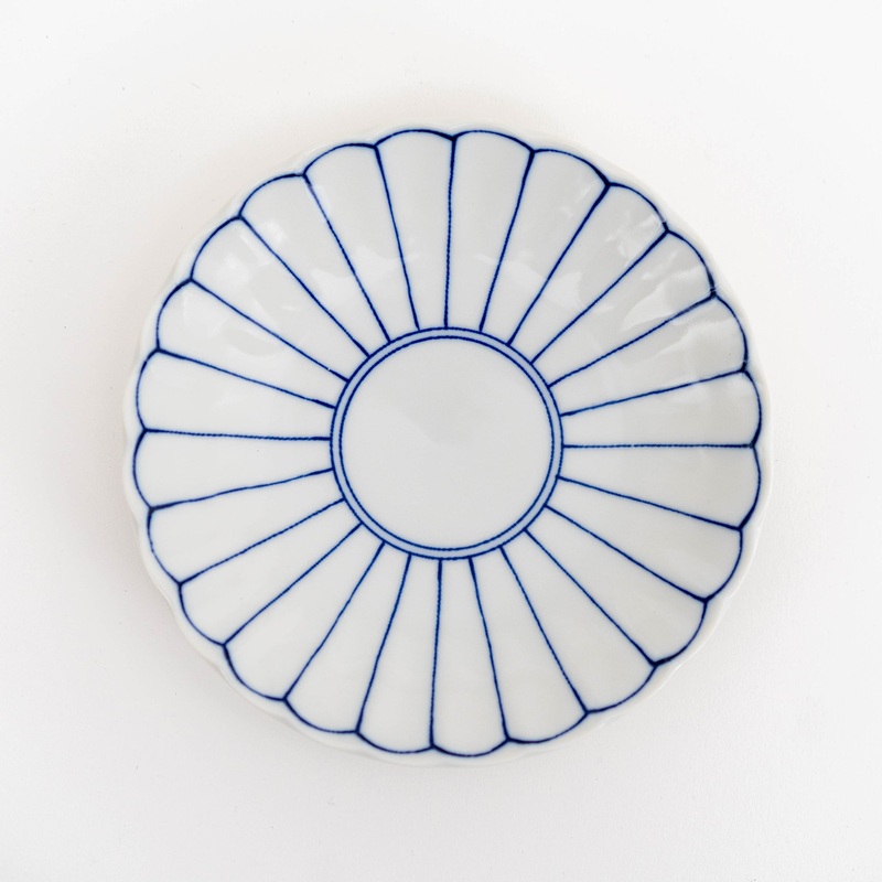 HASAMI Ware Blue and White Porcelain Chrysanthemum Shape Plate 15.2cm